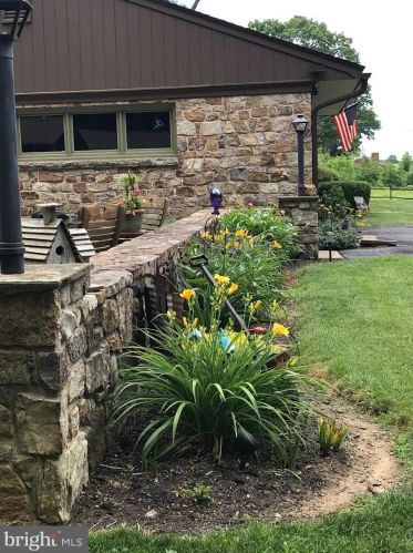 23334 Great Cove Rd, Mc Connellsburg PA  17233-8331 exterior