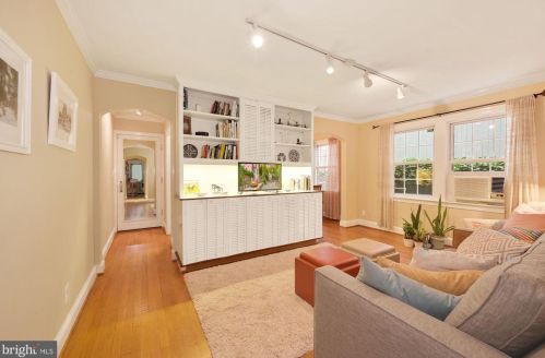 4559 Macarthur Blvd, Washington, DC 20007-4212