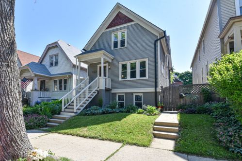 2738 Bremen St, Milwaukee, WI 53212-2606