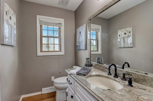 13190 Scarborough Dr, Waukesha WI  53151-6122 exterior