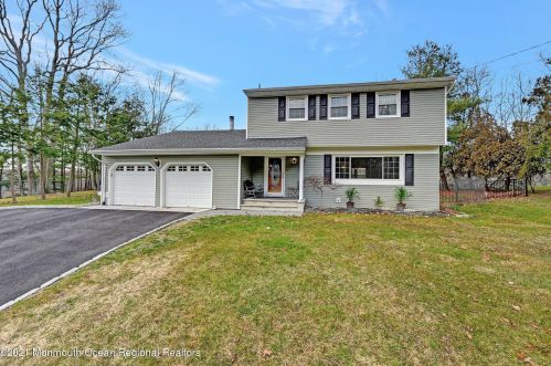3 Windsor Dr, Tinton Falls, NJ 07724-2163