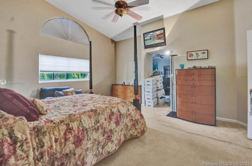 955 203 Ave, Hollywood FL  33029-3440 exterior