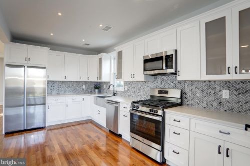 15 Beechwood Ave, Camden NJ  08107-1318 exterior