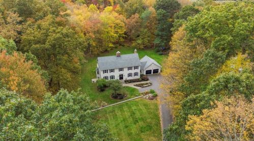 137 Indian Cave Rd, Ridgefield, CT 06877-5807