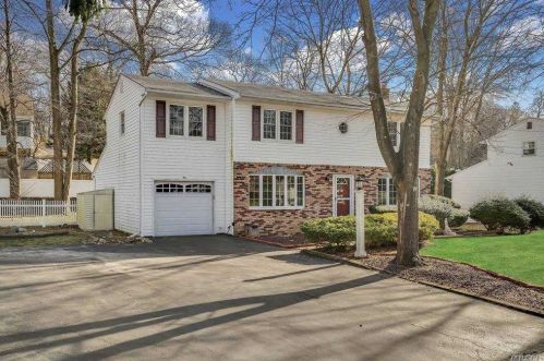 93 Hawthorne Rd, San Remo, NY 11754-3243