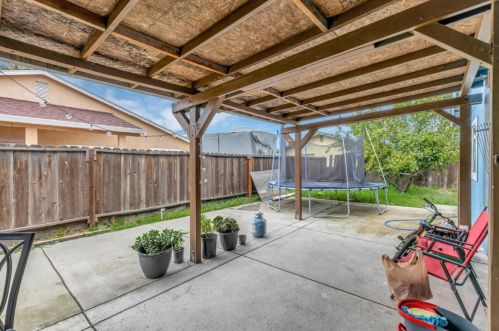 16128 Easy St, Lathrop CA  95330-9572 exterior