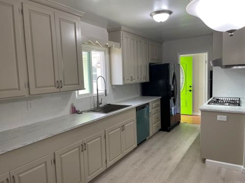 4121 Galt St, San Diego, CA 92117-1126