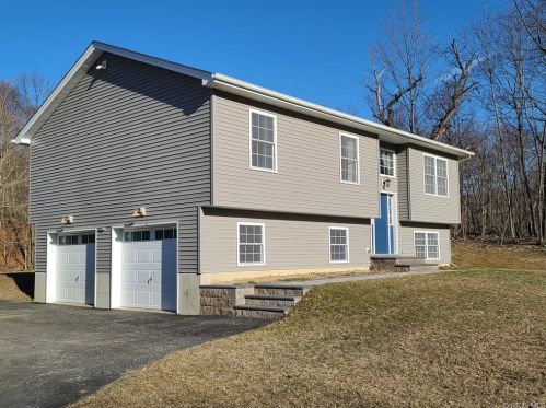 595 Mountain Rd, Port Jervis NY  12771-3165 exterior