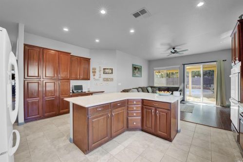 131 Feather Riv Cir, Vacaville CA 95688-8749 exterior