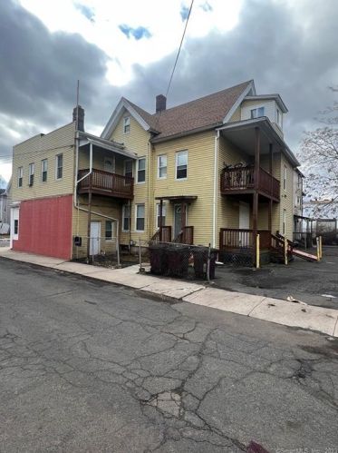 58 Dwight St, New Britain CT  06051-5206 exterior