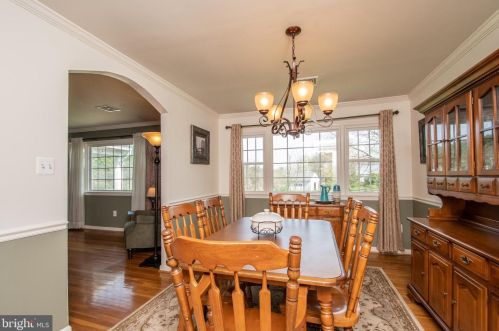 20557 Gleedsville Rd, Leesburg VA 20175-6532 exterior