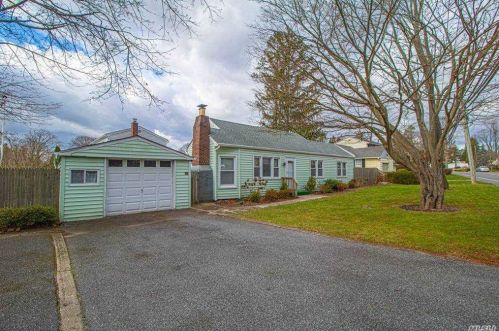 267 Lenox Rd, Huntington Station, NY 11746-2027