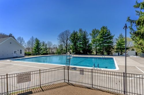 35 Wentworth Rd, Bedminster NJ  07921-2009 exterior