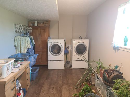 7705 Camp Rd, Mount Vernon OH  43050-9372 exterior