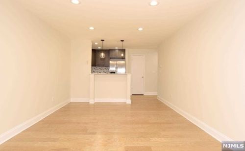 2103 Hawthorne Ln, Mahwah NJ  07430-3496 exterior