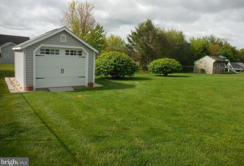 1114 Hunters Chase Ln, Lebanon PA  17046-1575 exterior