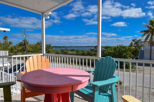 16 Shoreland Dr, Key Largo, FL 33037-4749