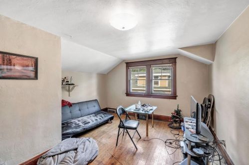 1524 Cedar St, Green Bay, WI 54302-1854