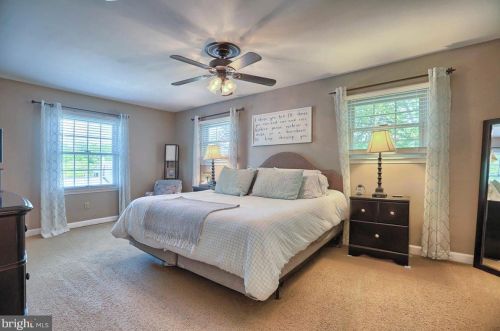 711 Carriage Ln, Navy Sup Dpt, PA 17050-2253