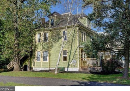 132 7th Ave, Haddon Heights, NJ 08035-1622