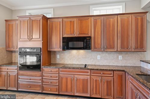 15573 Alderbrook Dr, Haymarket VA  20169-6130 exterior