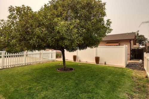 1217 Yorktown Ln, Manteca, CA 95336-3345
