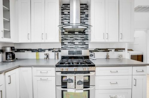 11814 Hesby St, North Hollywood CA  91607-3218 exterior