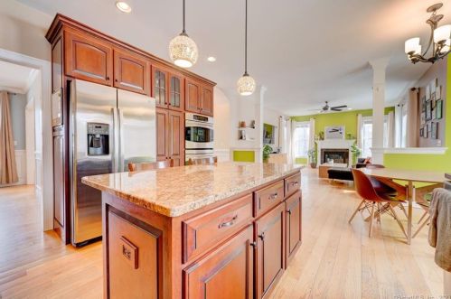 14 Farm Ridge Rd, Unionville CT  06013-2018 exterior