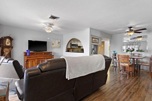 5420 Larchmont Ct, Pinellas Park FL  33782-2754 exterior