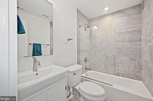 438 Kenyon St, Washington DC 20010-2915 exterior