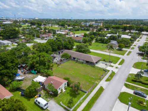 111 11th Ave, Delray Beach FL  33444-1639 exterior