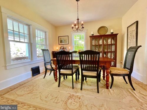 21 Loudoun St, Lovettsville VA  20180-8513 exterior