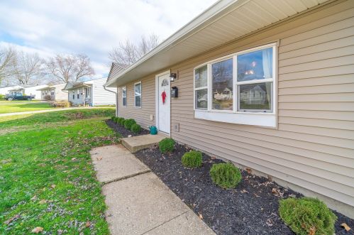 229 Sunset Dr, Johnstown, OH 43031-1190