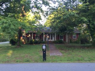 1204 Cary St, Burlington, NC 27215-3435