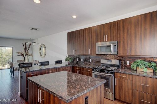7851 20th Gln, Phoenix, AZ 85021-6058