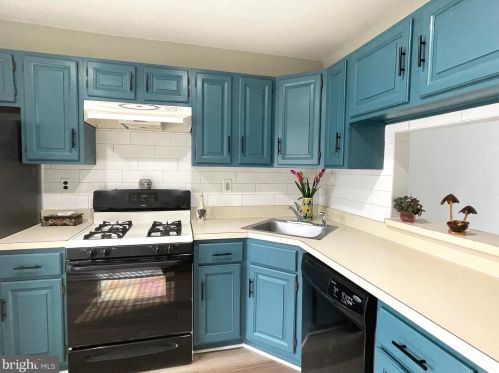 33 Sycamore Ct, Trenton NJ  08648-4832 exterior