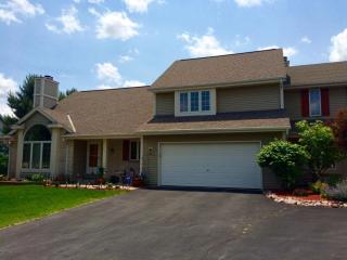 623 Ellys Way, Slinger, WI 53086-9339