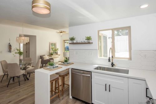 1704 Ebers St, San Diego CA  92107-3504 exterior