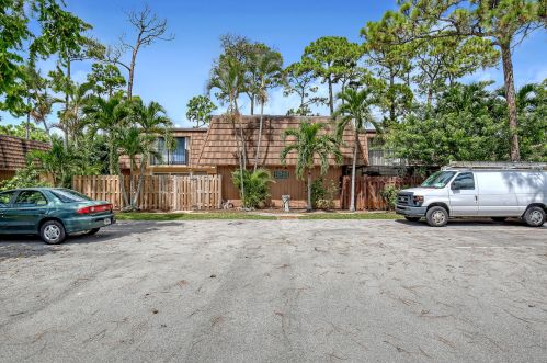 2375 Caroma Ln, West Palm Beach, FL 33415-7317
