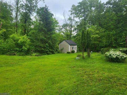 18 Berry Ln, West Milford NJ  07480-3632 exterior