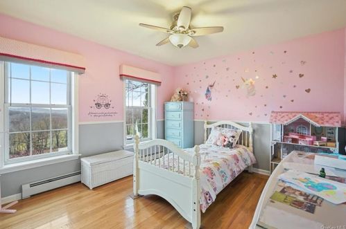 4 Fountayne Ct, Washingtonville NY  10992-1001 exterior