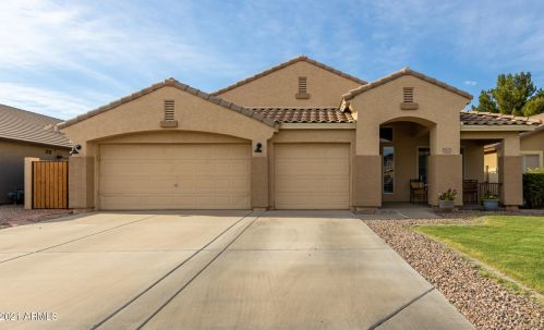 3840 Heather Ct, Gilbert, AZ 85234-3203
