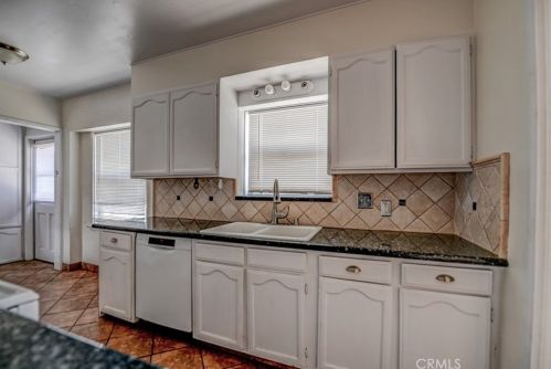 5949 Lewis Ave, Long Beach CA  90805-3528 exterior