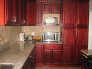 19117 Collins St, Los Angeles CA  91356-1210 exterior