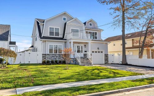 2455 Ocean Ave, North Bellmore, NY 11710-3824