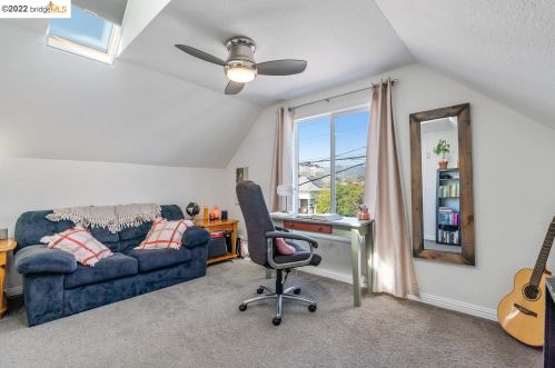 5937 Fremont St, Oakland CA 94608-2217 exterior