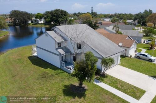 4631 Brook Dr, West Palm Beach, FL 33417-8208