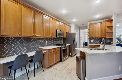 9269 Laurel Ridge Crossing Rd, Lorton VA  22079-2960 exterior