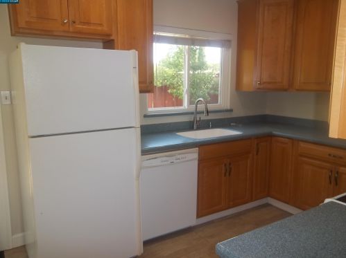 1319 Sunshine Dr, Concord, CA 94520-4038