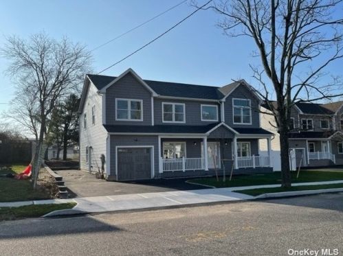 4 Roslyn St, Islip Terrace, NY 11752-2710